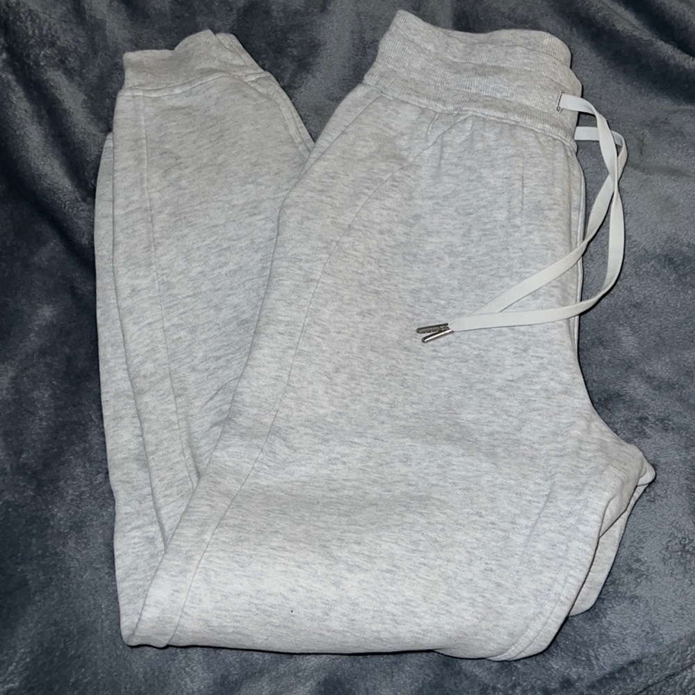 SOLD🎉Lululemon Scuba Joggers size 4